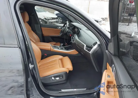 2021 BMW X5 xDrive40I z USA, uszkodzony, nr VIN 5UXCR6C09M9D89628